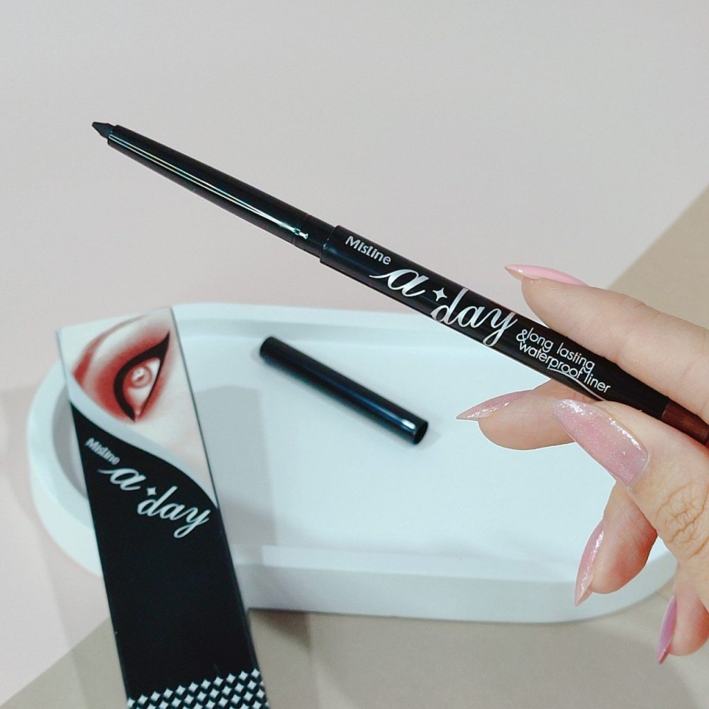 Mistine A day Long Lasting & Waterproof Eyeliner Водостойкая подводка для глаз "День" с кисточкой