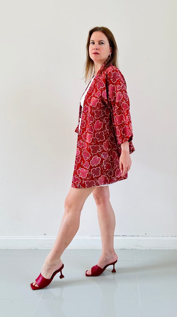 Silk Vintage Hahori Винтажное хаори из шелка в алом цвете с набивным цветочным рисунком