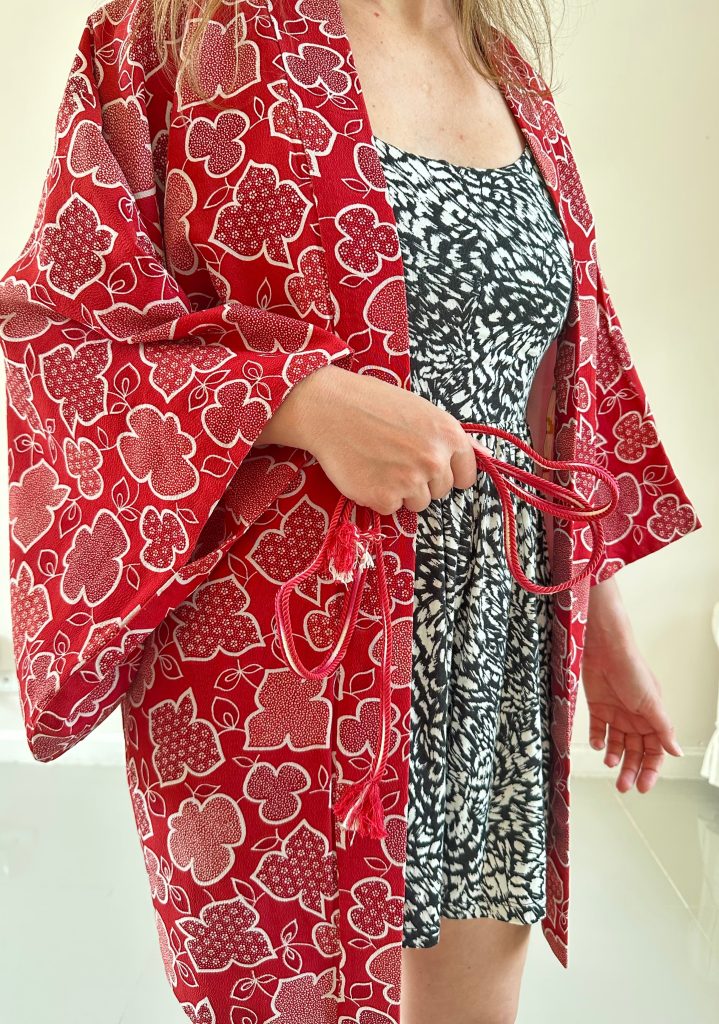 Silk Vintage Hahori Винтажное хаори из шелка в алом цвете с набивным цветочным рисунком