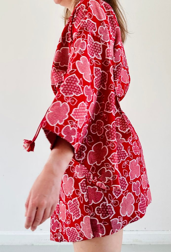 Silk Vintage Hahori Винтажное хаори из шелка в алом цвете с набивным цветочным рисунком