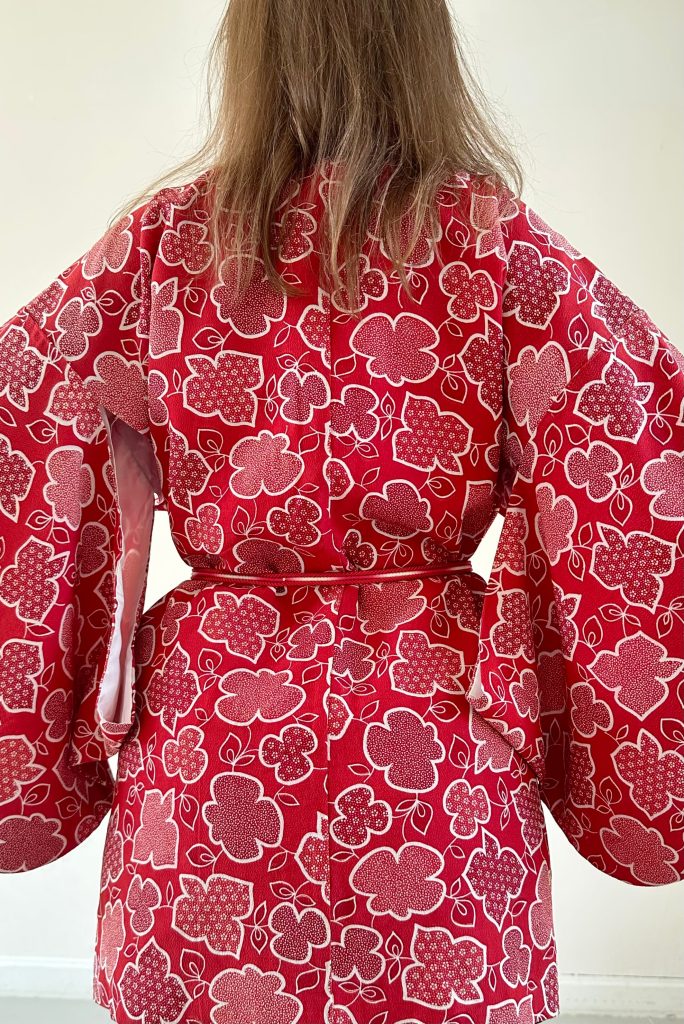 Silk Vintage Hahori Винтажное хаори из шелка в алом цвете с набивным цветочным рисунком