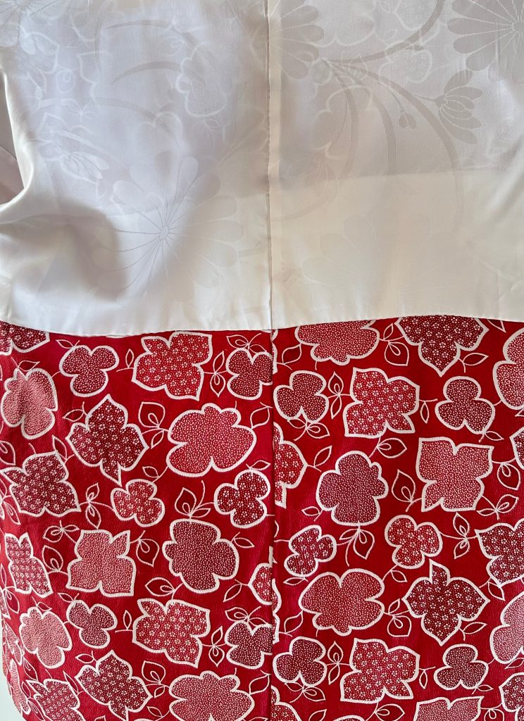 Silk Vintage Hahori Винтажное хаори из шелка в алом цвете с набивным цветочным рисунком