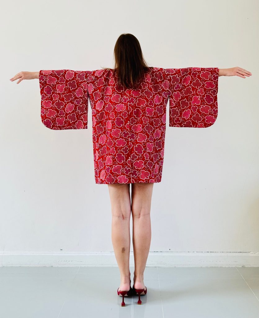 Silk Vintage Hahori Винтажное хаори из шелка в алом цвете с набивным цветочным рисунком