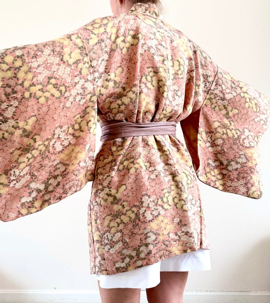 Silk Vintage Hahori Винтажное хаори из шелка в бежевом цвете с набивным цветочным рисунком