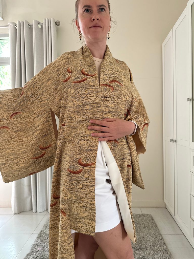 Silk Vintage Kimono Винтажное кимоно из шелка в цвете золота с орнаментом морской пучины