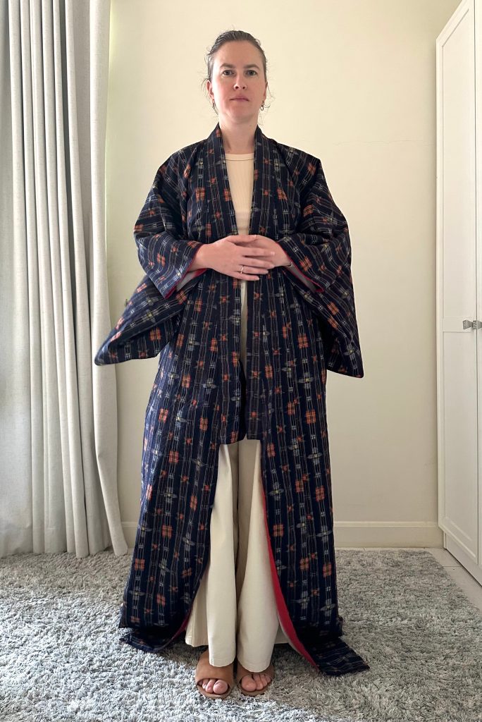 Silk Vintage Kimono Винтажное кимоно из шелка в темно-синем цвете с набивным рисунком на фактурной ткани