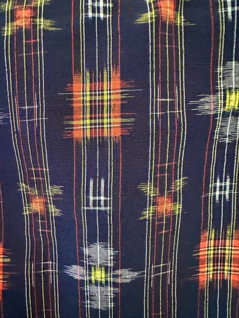 Silk Vintage Kimono Винтажное кимоно из шелка в темно-синем цвете с набивным рисунком на фактурной ткани